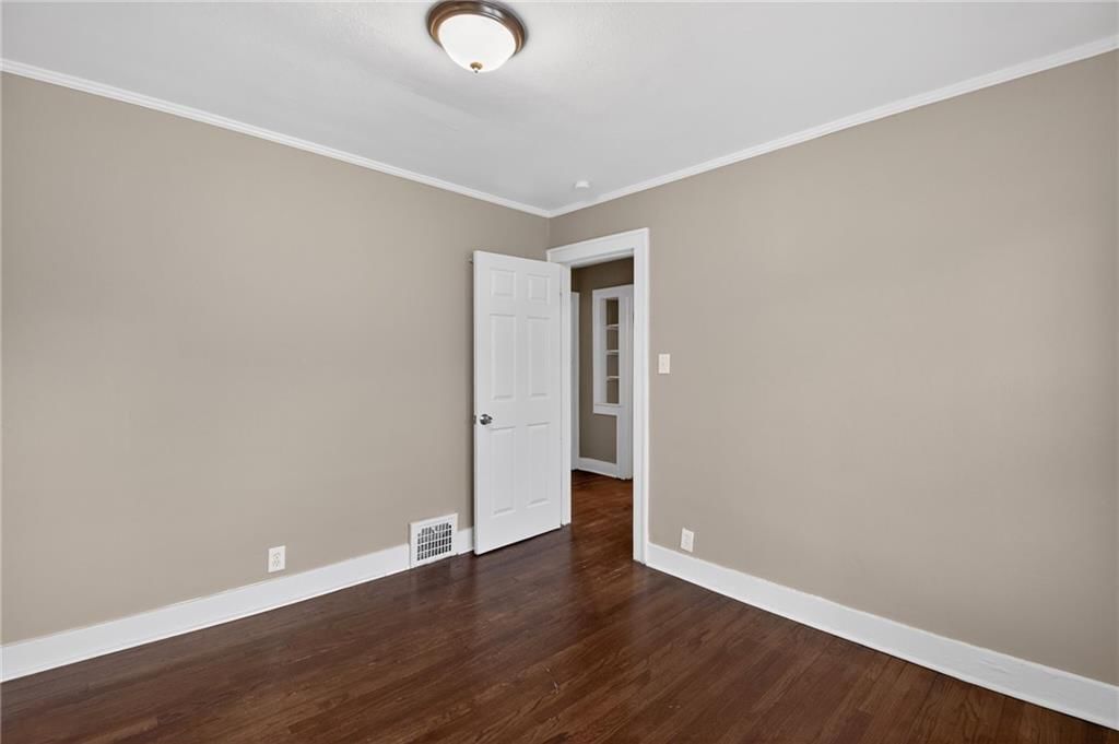 2407 E 68th Terrace — photo 11