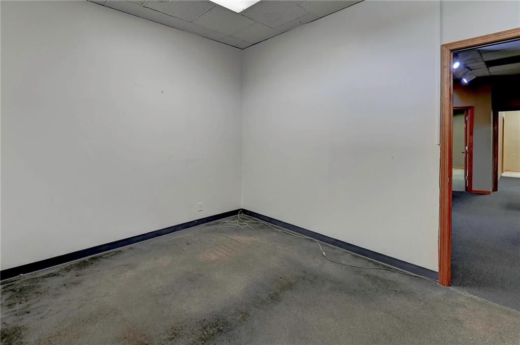 4003 Pennsylvania Avenue — photo 31
