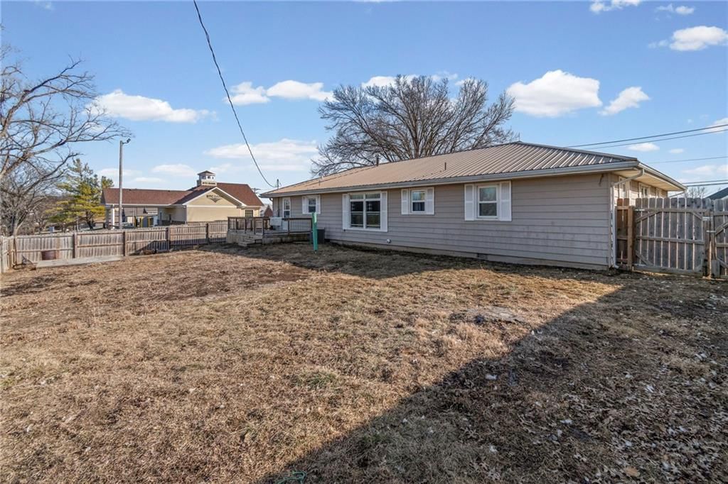 409 W Main Street — photo 26