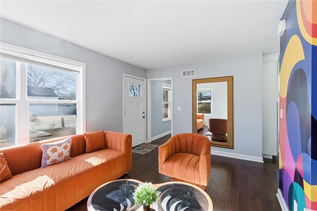 618 W 85th Terrace — photo 5