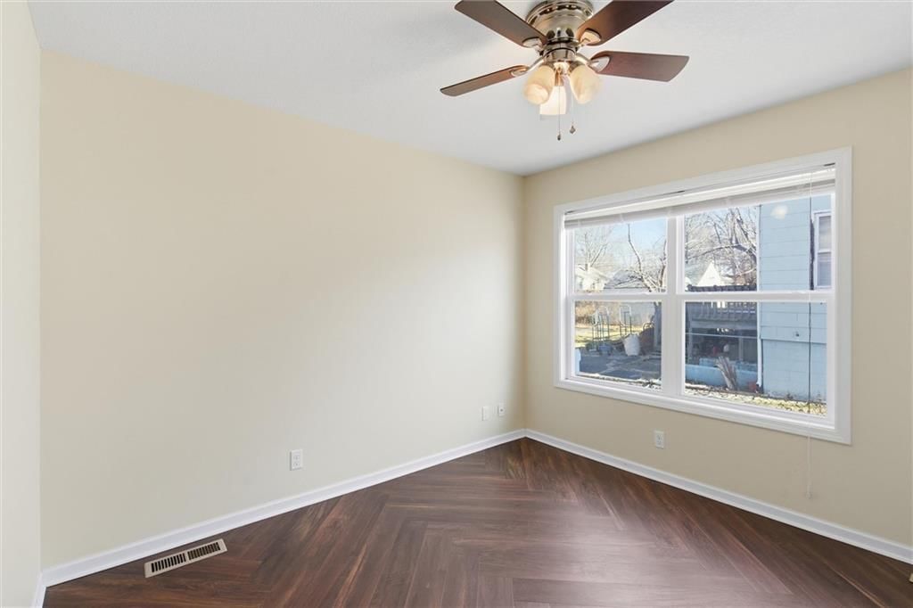 618 W 85th Terrace — photo 11