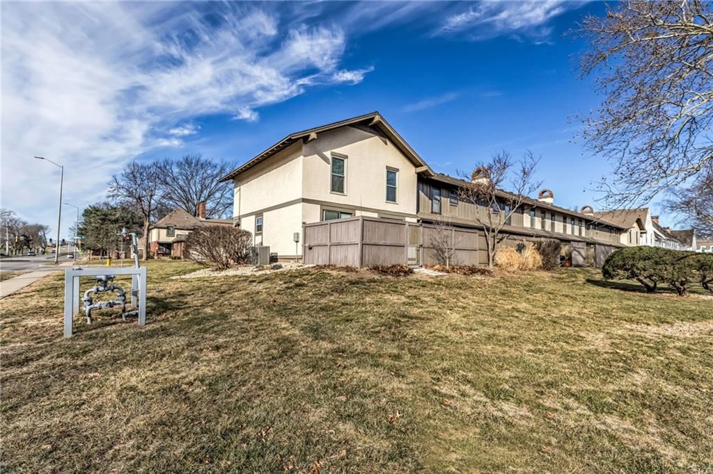10239 Robinson Street — photo 27