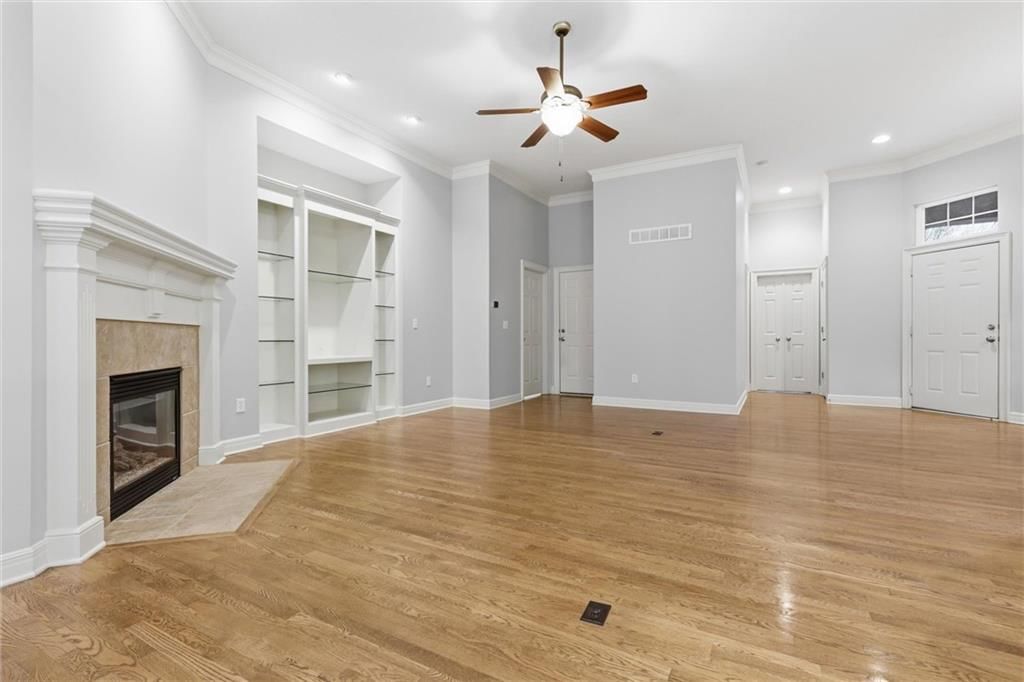 11813 S Hallet Street — photo 4