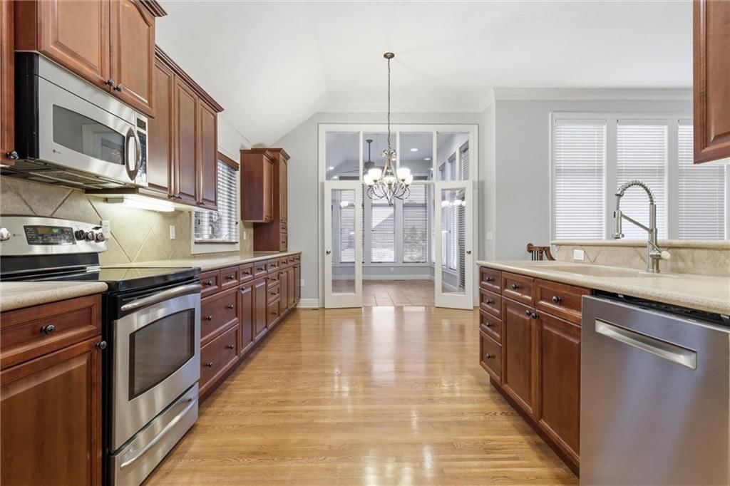 11813 S Hallet Street — photo 5