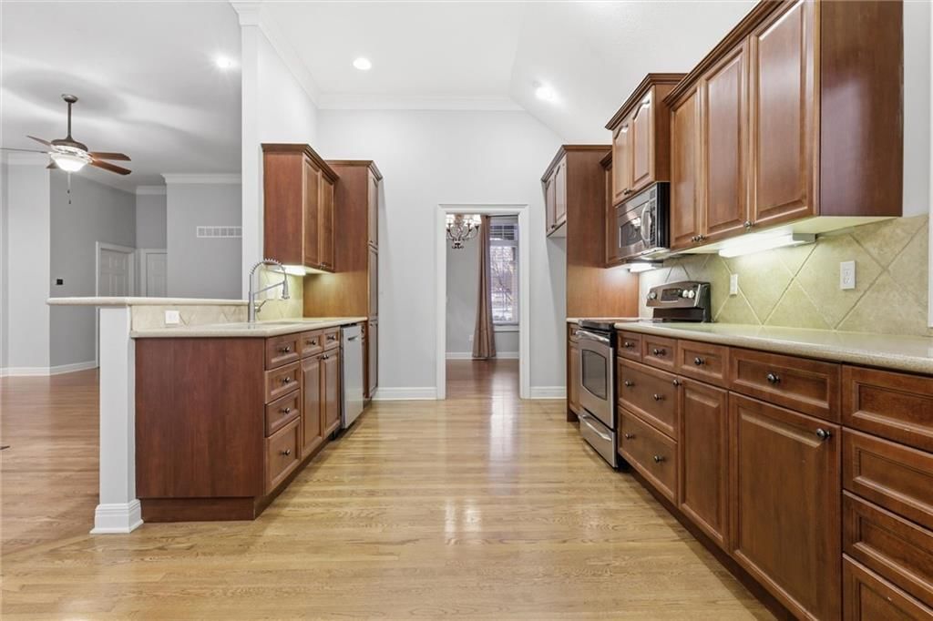 11813 S Hallet Street — photo 6