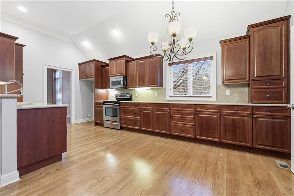 11813 S Hallet Street — photo 7