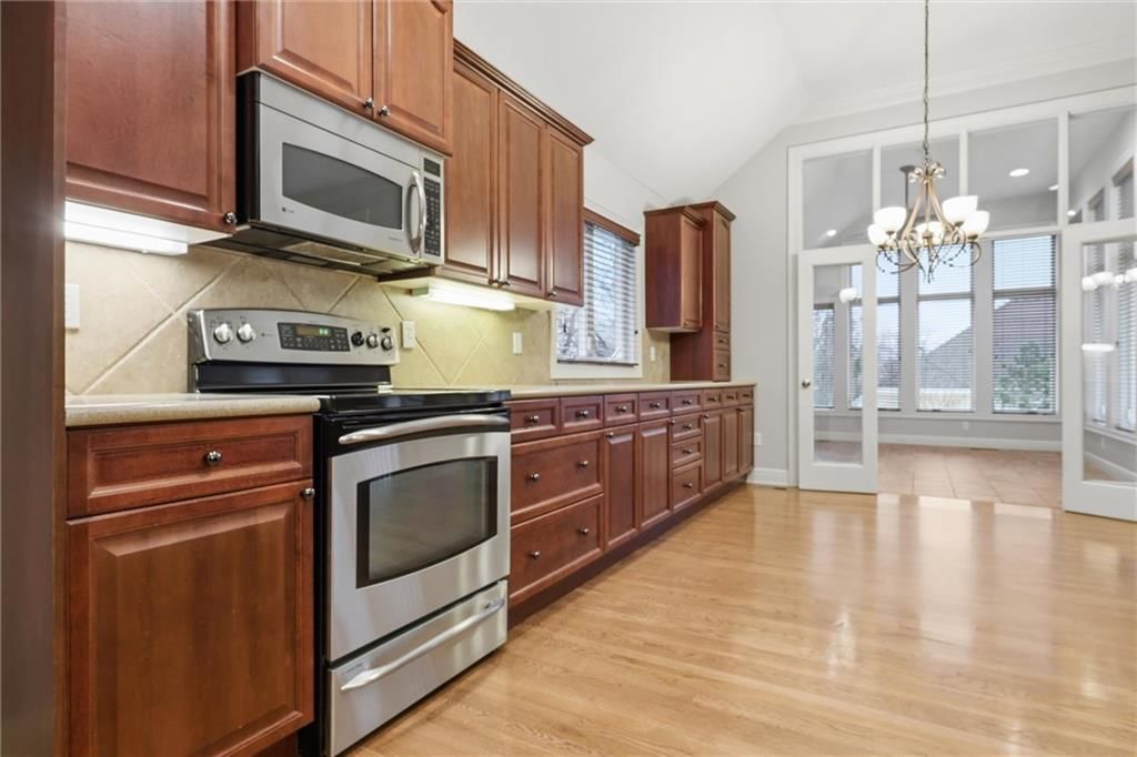 11813 S Hallet Street — photo 9