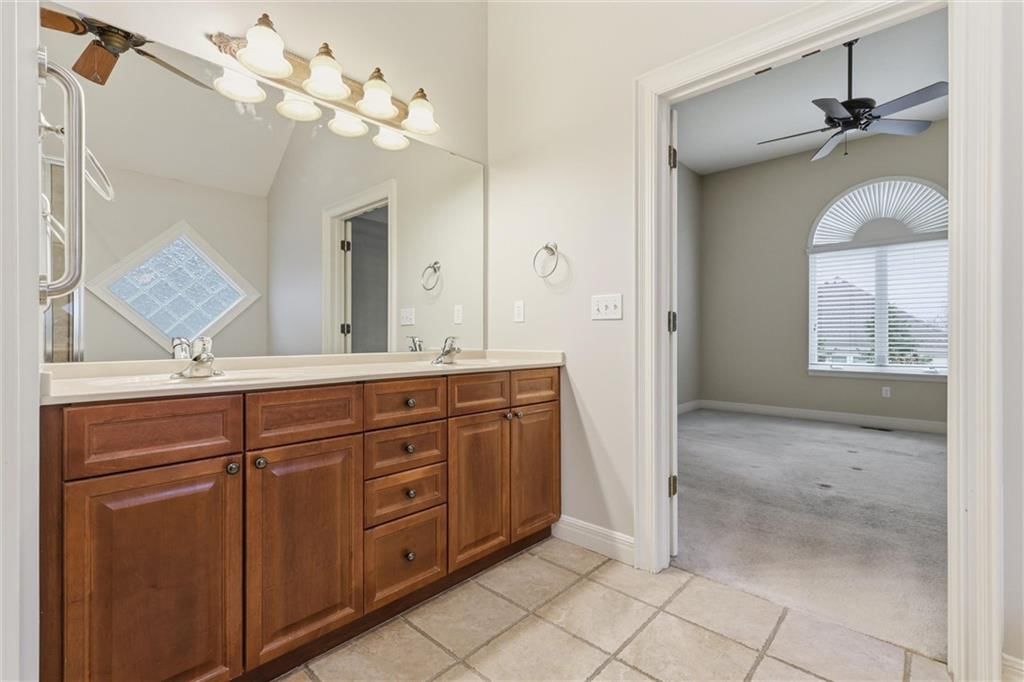 11813 S Hallet Street — photo 17