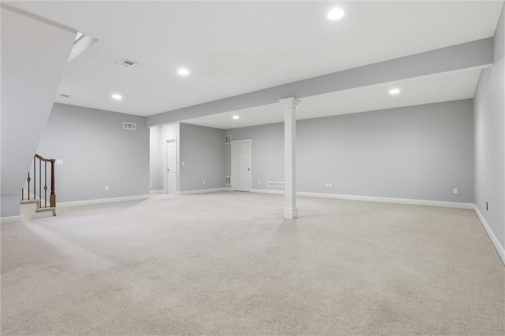 11813 S Hallet Street — photo 31