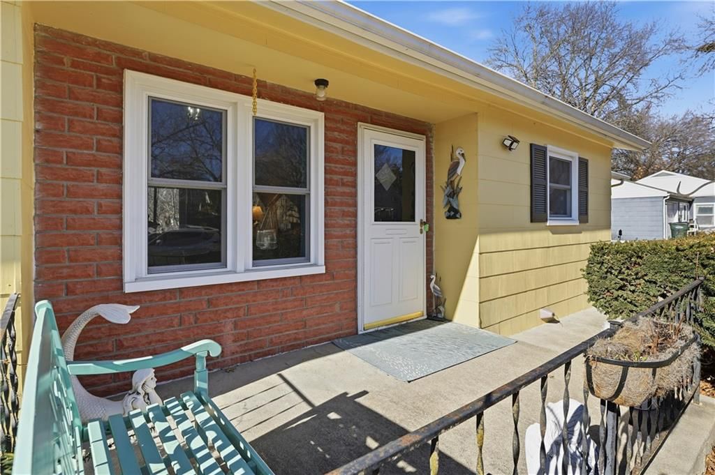 1424 Lawrence Avenue — photo 2
