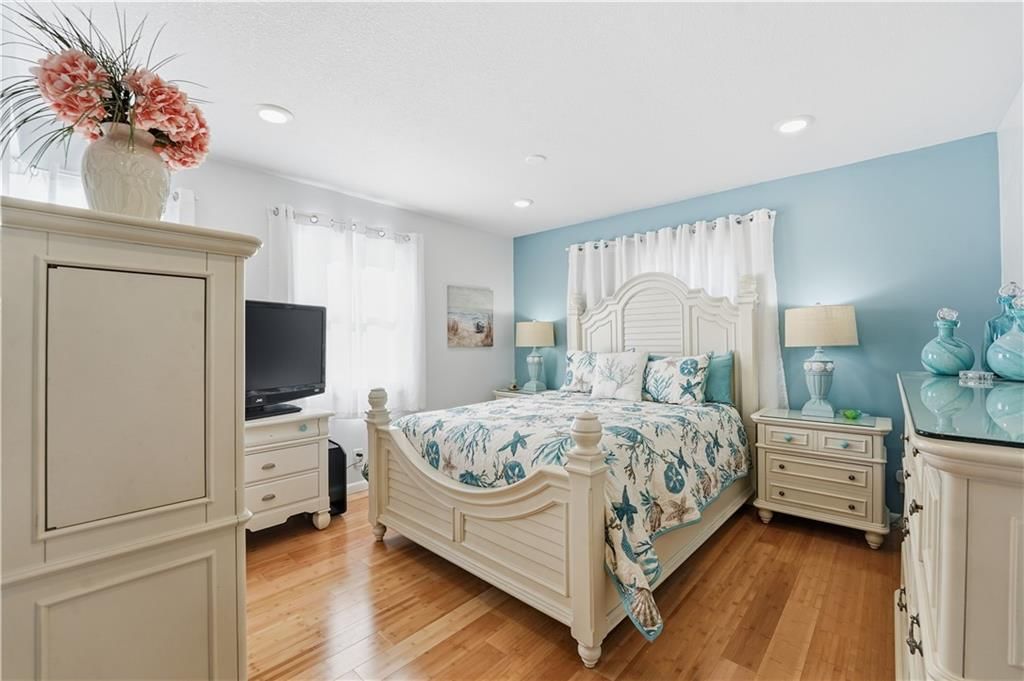 1424 Lawrence Avenue — photo 7