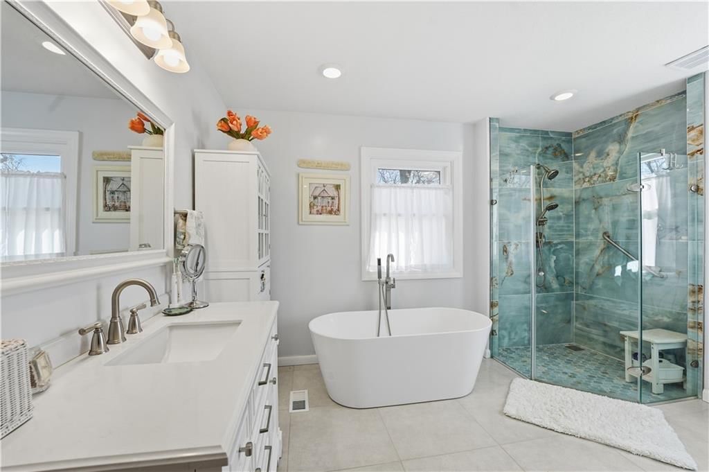 1424 Lawrence Avenue — photo 9