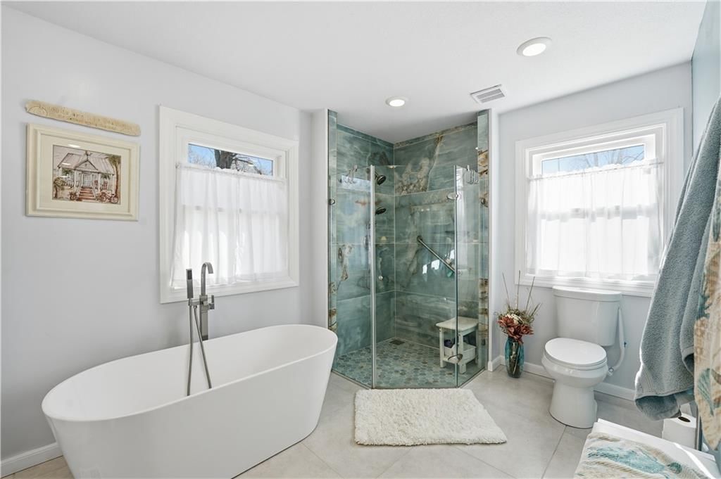 1424 Lawrence Avenue — photo 10