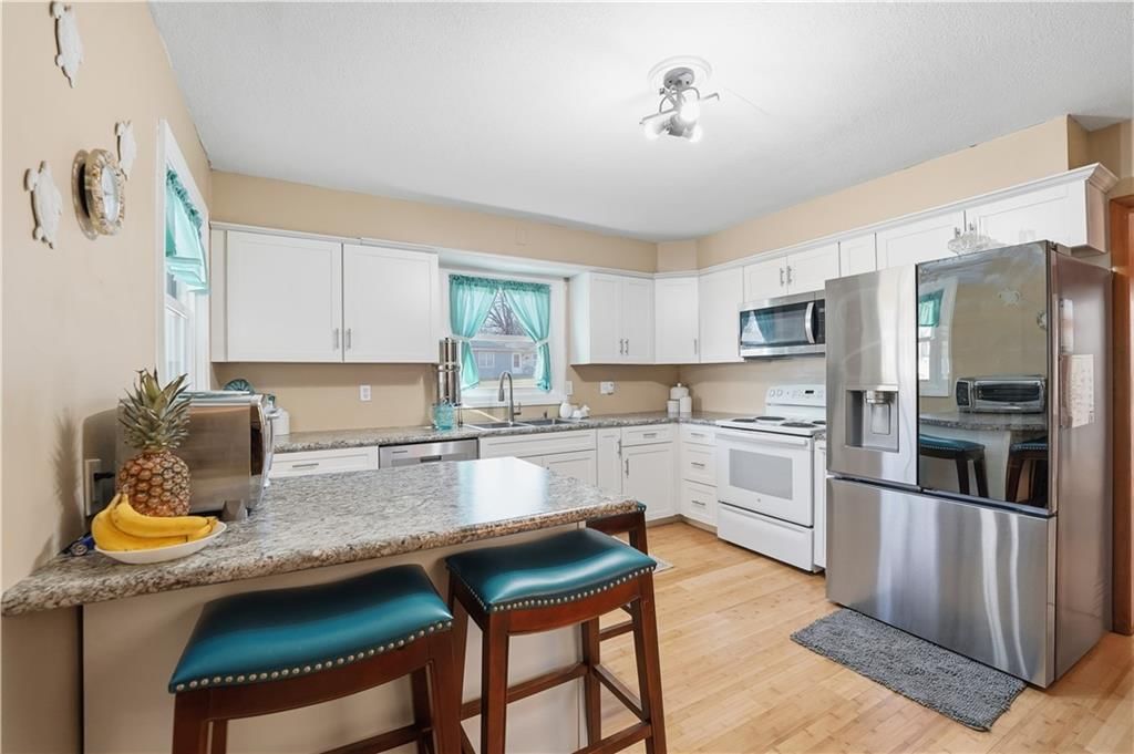 1424 Lawrence Avenue — photo 11