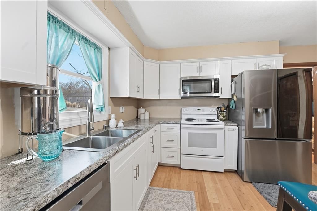1424 Lawrence Avenue — photo 12