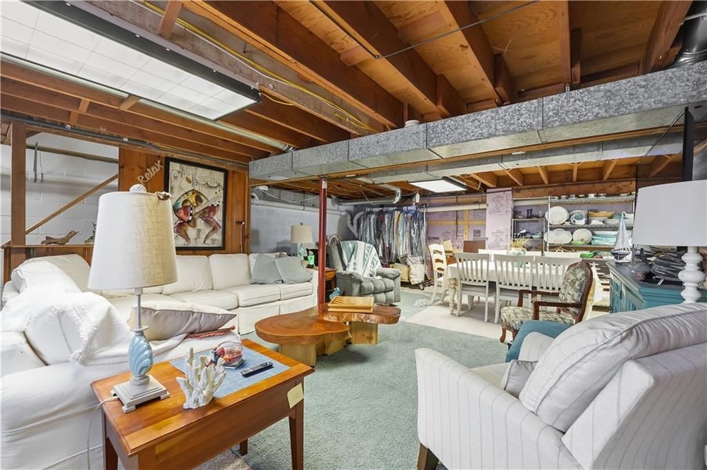 1424 Lawrence Avenue — photo 16