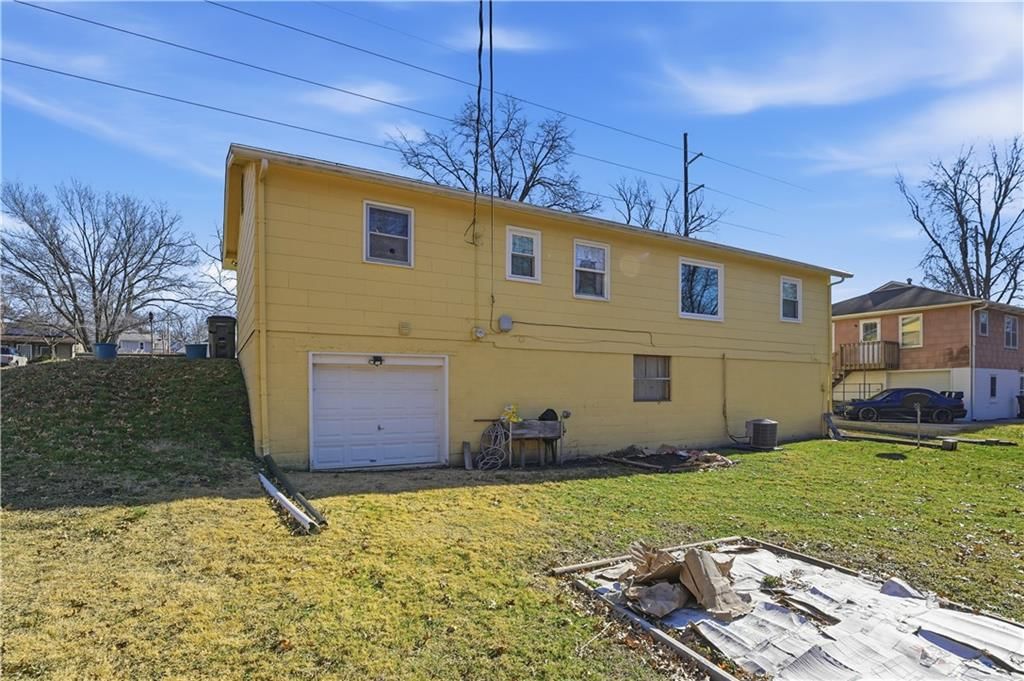 1424 Lawrence Avenue — photo 20