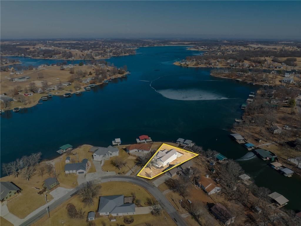560 Lake Viking Terrace — photo 4