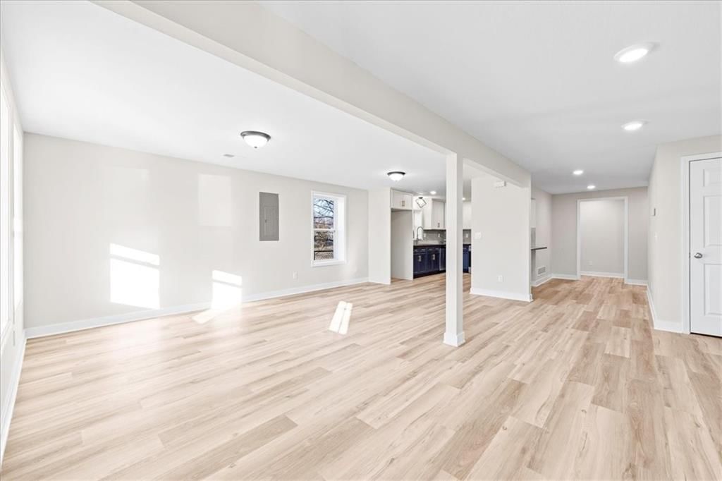 231 Coronado Road — photo 8