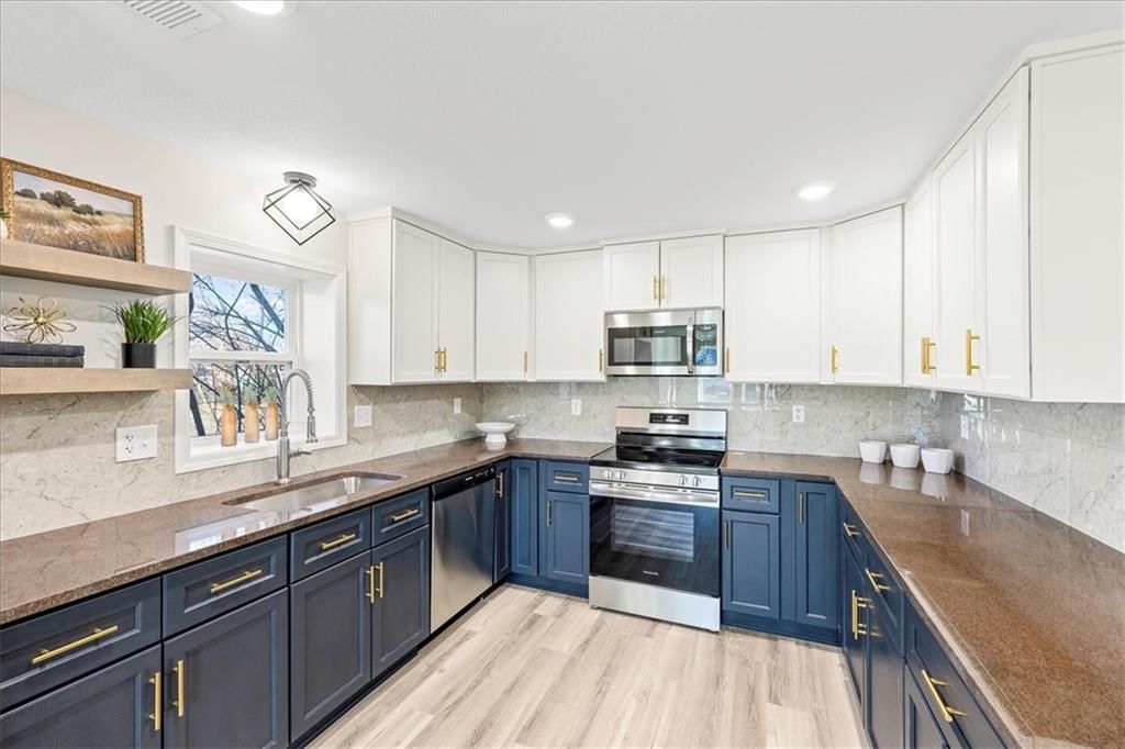231 Coronado Road — photo 11