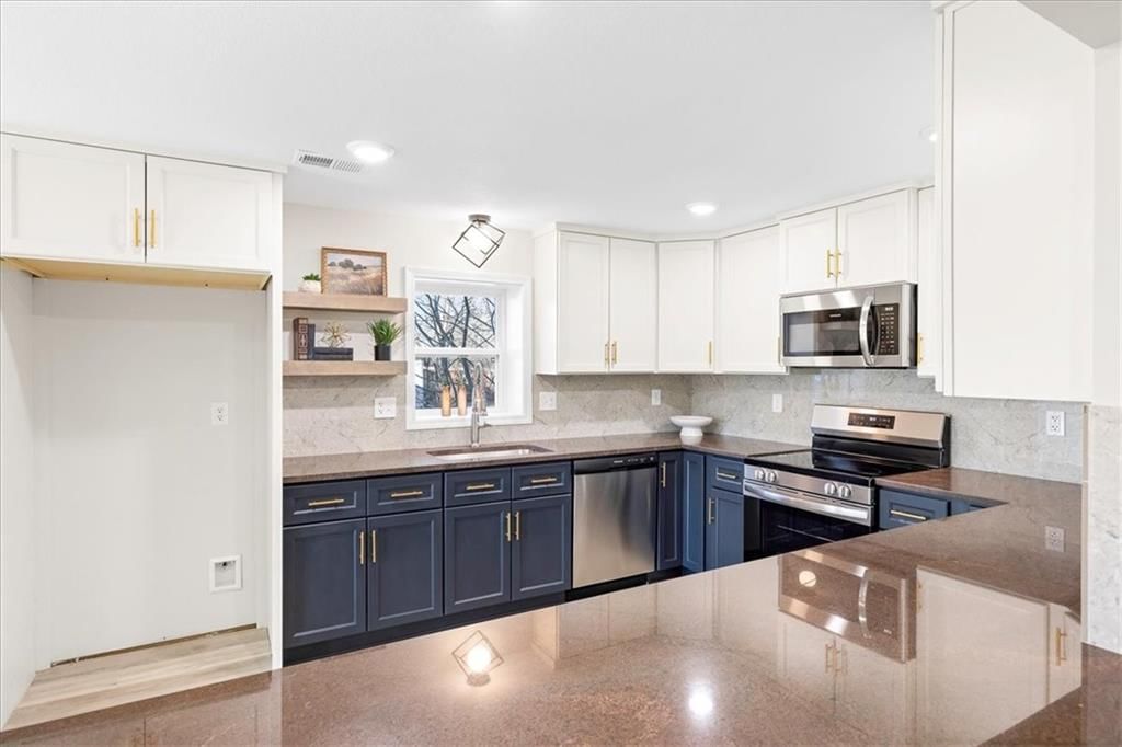 231 Coronado Road — photo 12