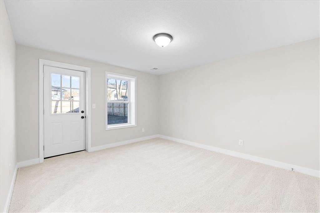 231 Coronado Road — photo 15