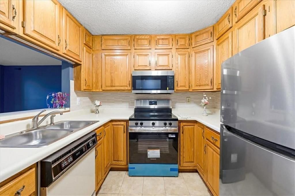 8135 HOLMES Road — photo 9