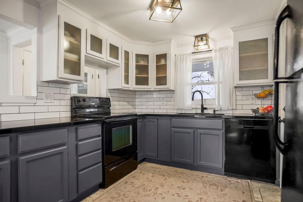 7115 Roe Avenue — photo 10