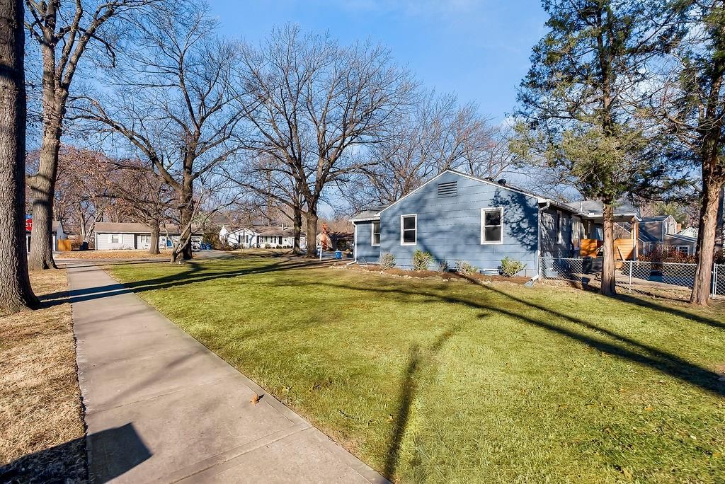 7115 Roe Avenue — photo 34