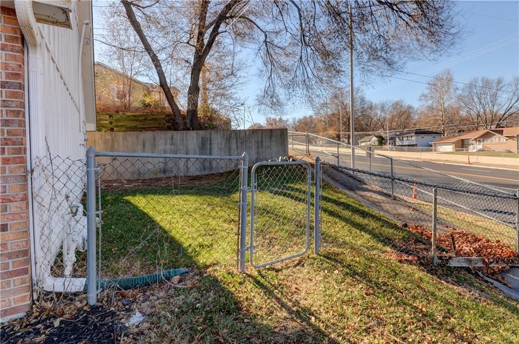 405 NE 90th Terrace — photo 33