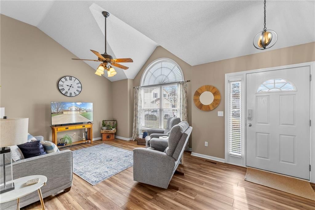 8712 N SHELDON Court — photo 3