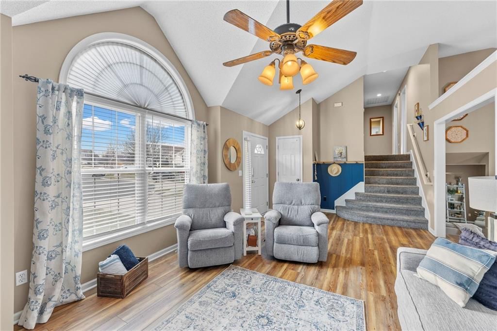 8712 N SHELDON Court — photo 4