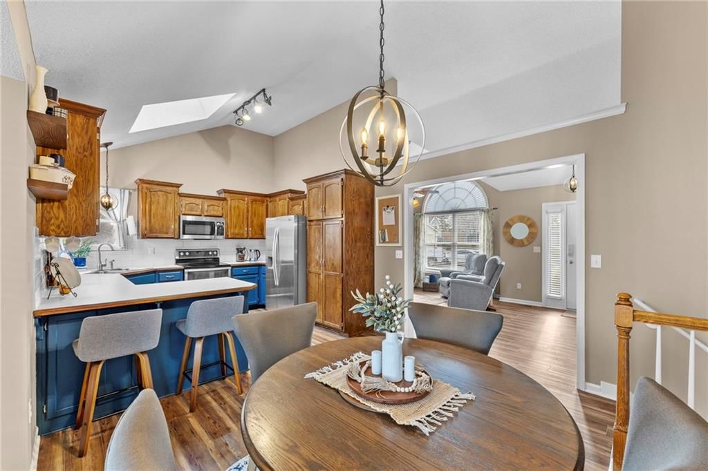 8712 N SHELDON Court — photo 9