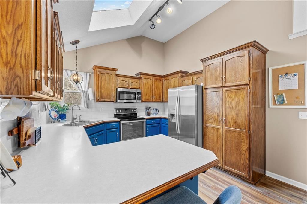 8712 N SHELDON Court — photo 11