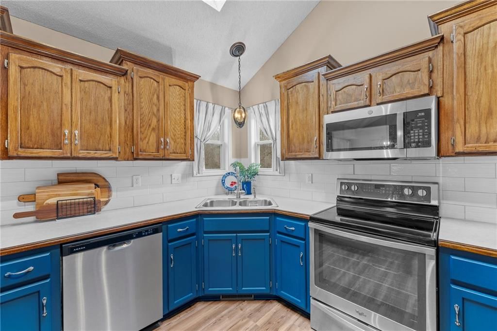 8712 N SHELDON Court — photo 13