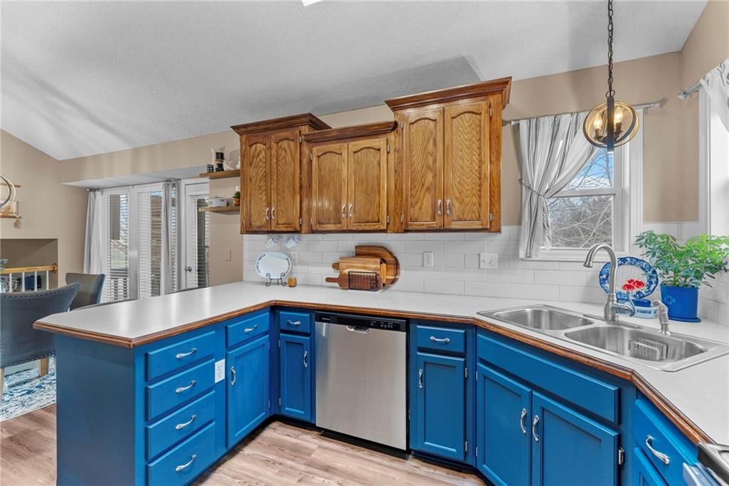 8712 N SHELDON Court — photo 14