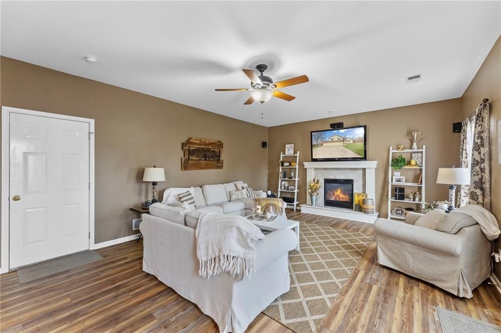8712 N SHELDON Court — photo 17
