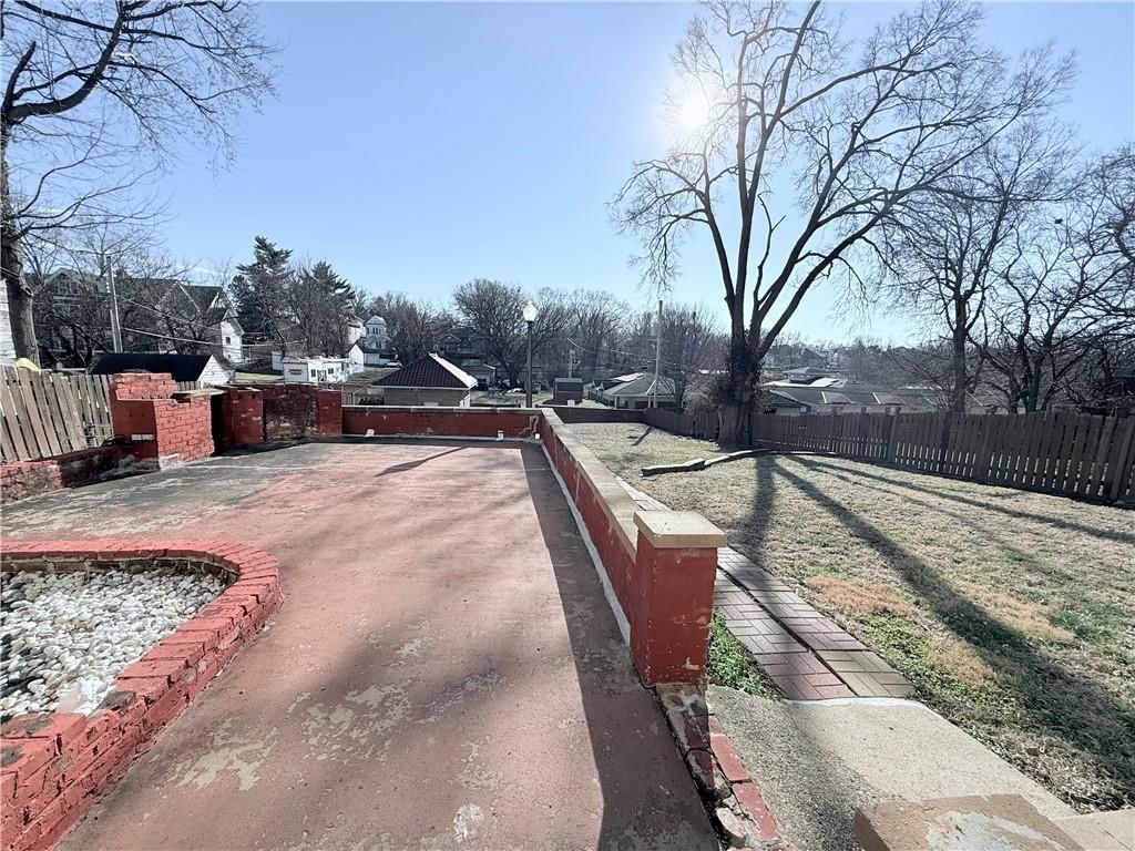 1920 Clay Street — photo 28