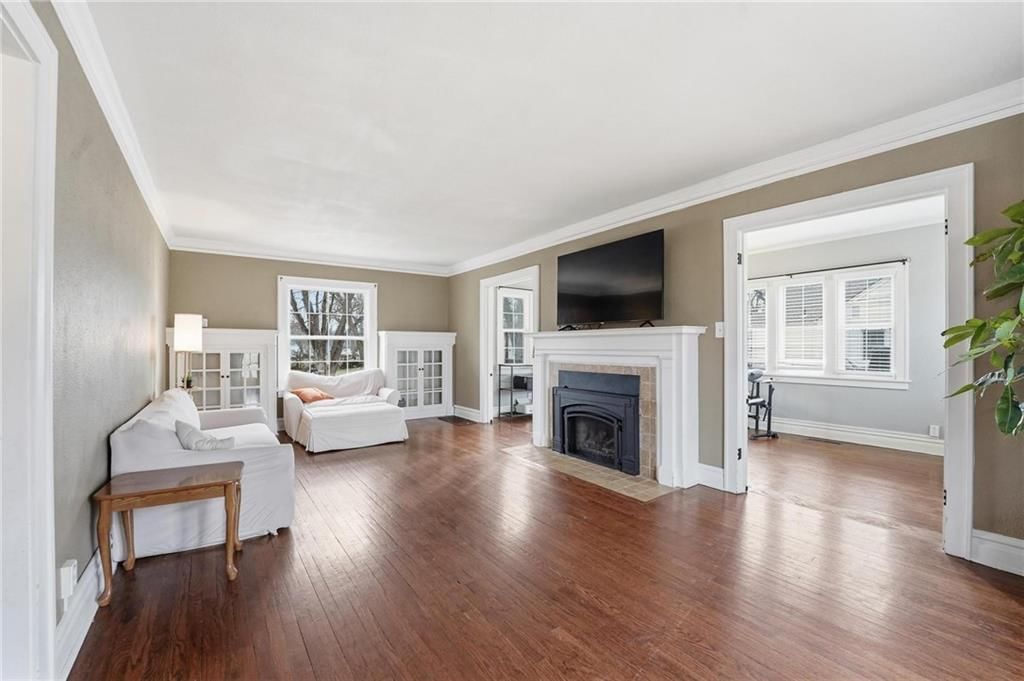 831 S Willow Street — photo 1