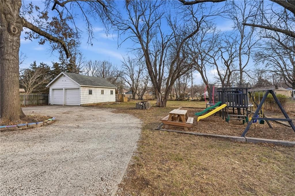 831 S Willow Street — photo 38