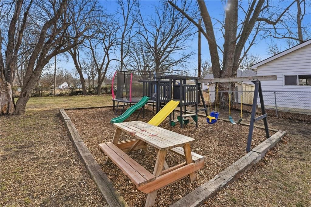 831 S Willow Street — photo 39