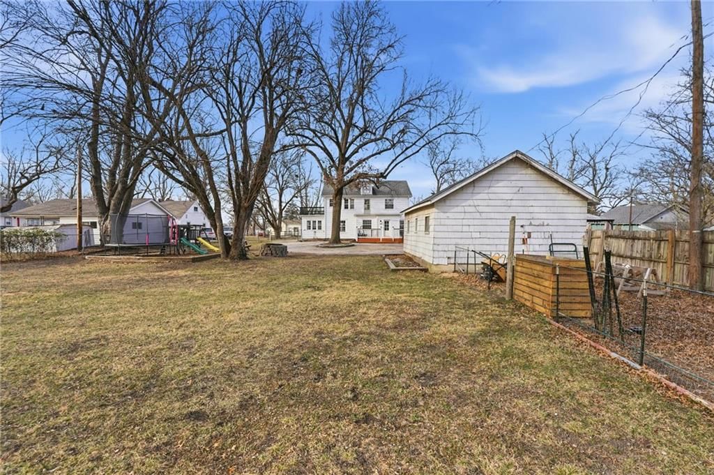 831 S Willow Street — photo 40
