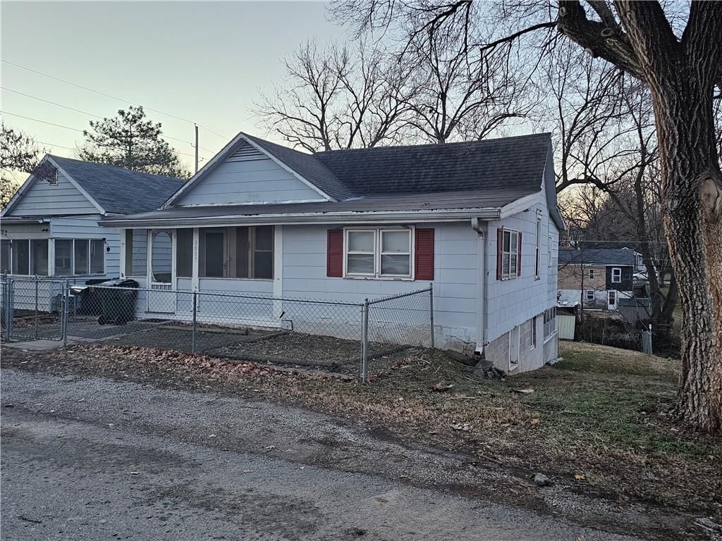 1005 Kenton Street — photo 2