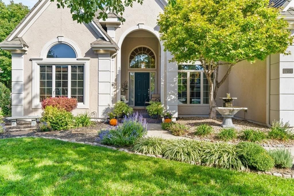 708 NE Lake Pointe Drive — photo 4