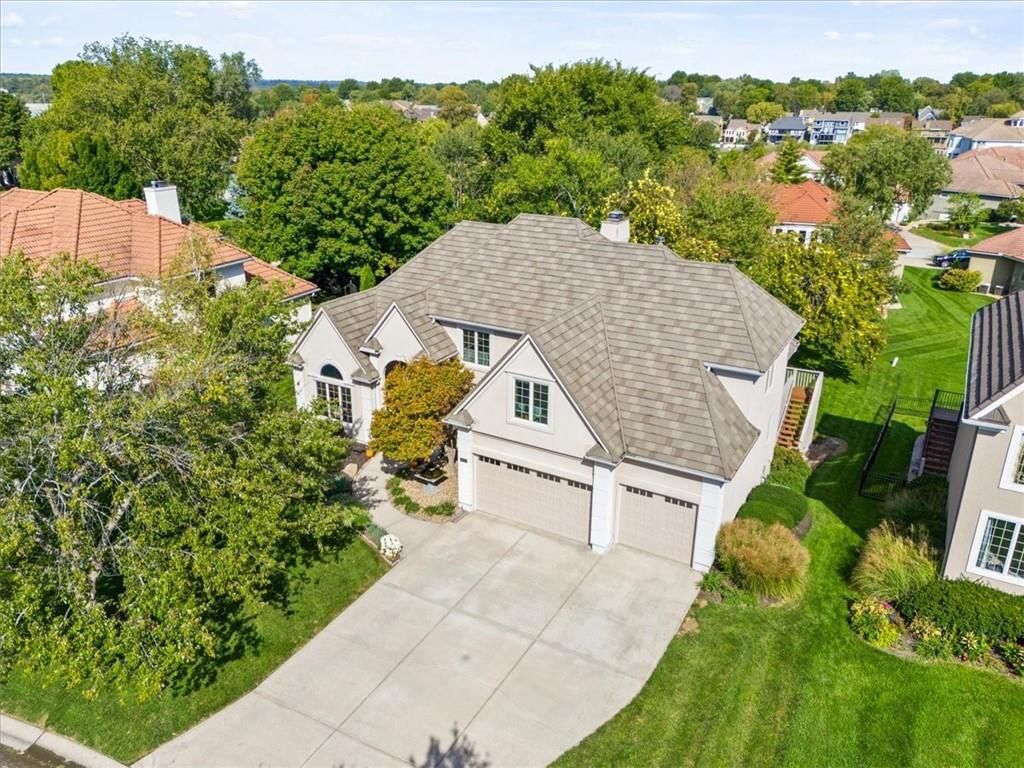 708 NE Lake Pointe Drive — photo 6
