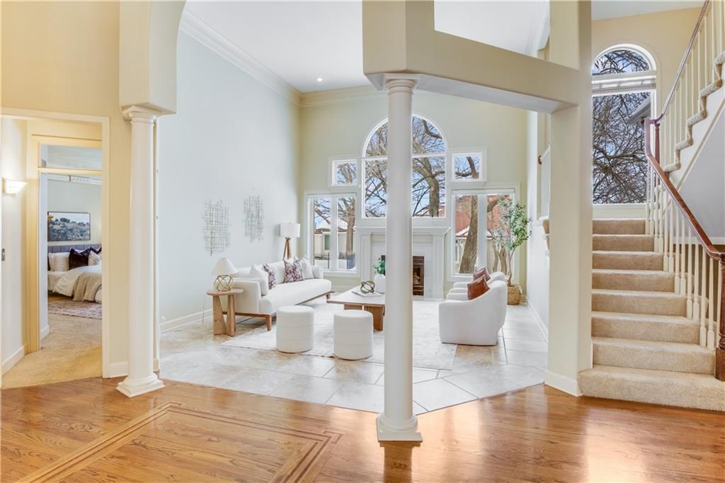 708 NE Lake Pointe Drive — photo 8