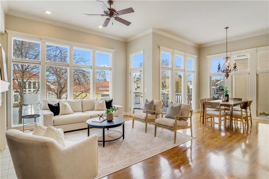 708 NE Lake Pointe Drive — photo 11
