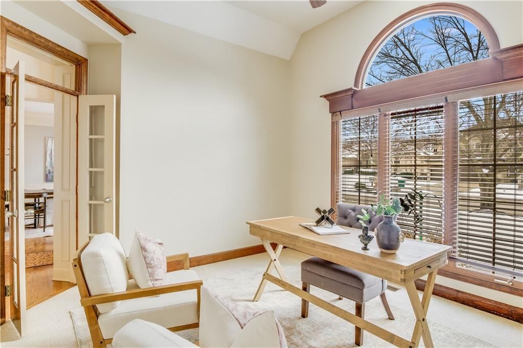 708 NE Lake Pointe Drive — photo 13