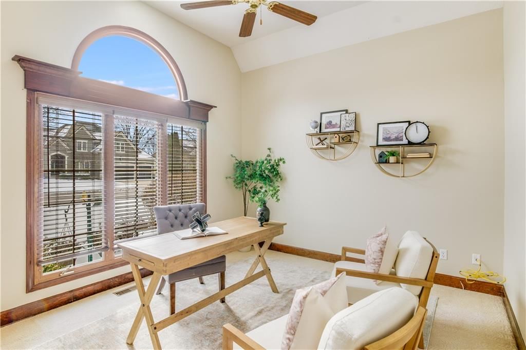 708 NE Lake Pointe Drive — photo 15