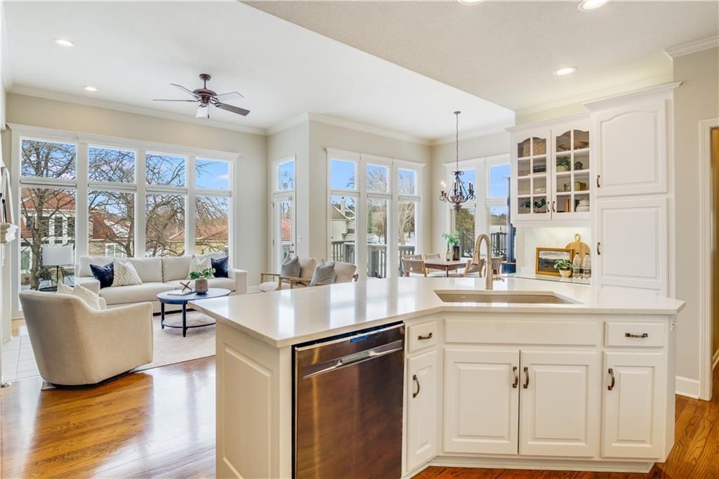 708 NE Lake Pointe Drive — photo 21